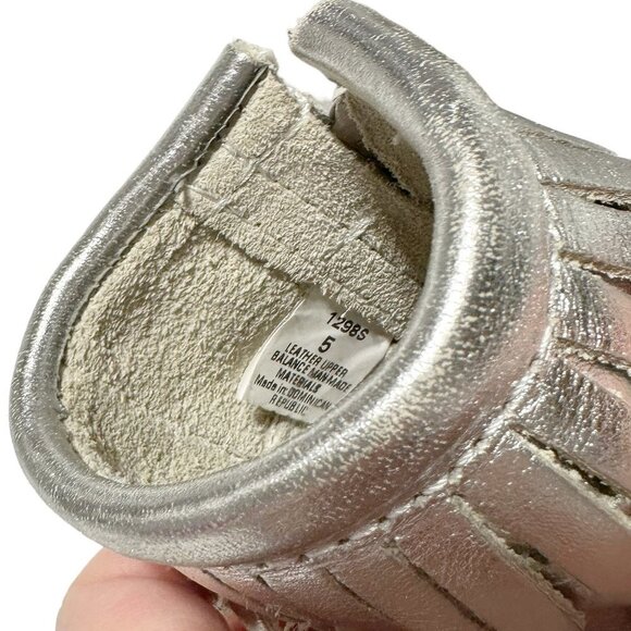 Minnetonka Kids Double Fringe Side Zip Moccasin Boots Metallic Silver - Picture 6 of 6